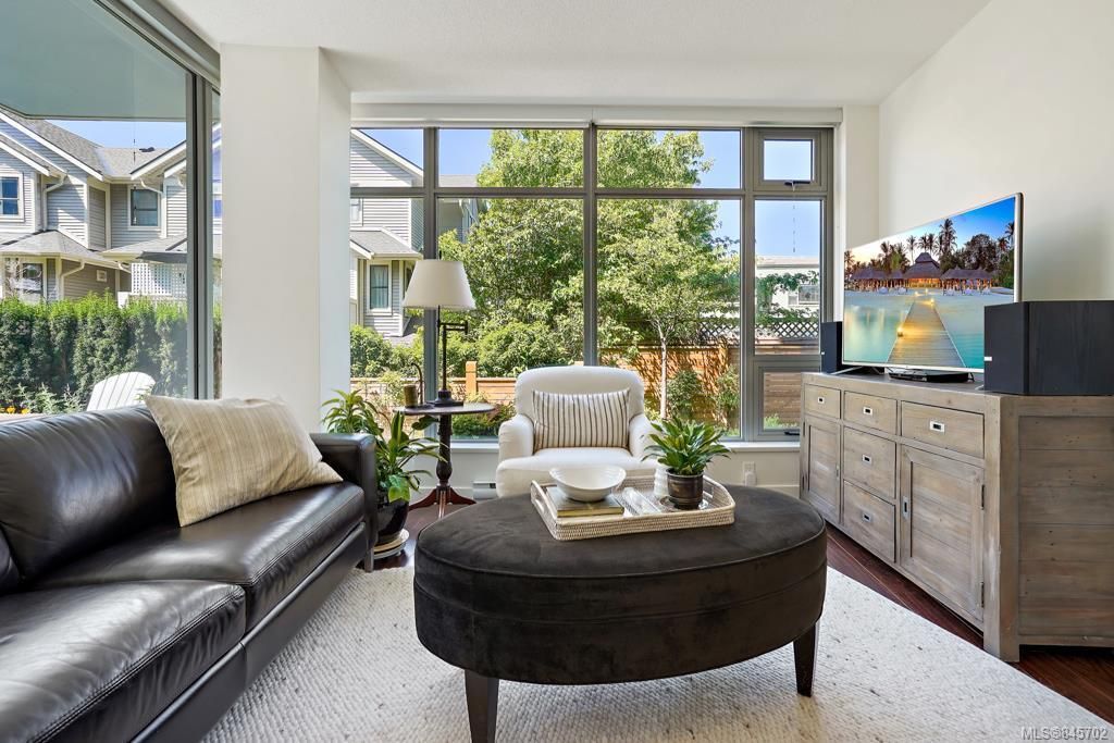 listing image 16041435278824210867