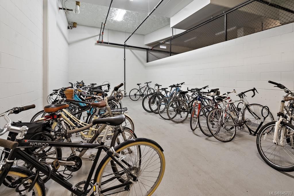 listing image 16047252332800296512