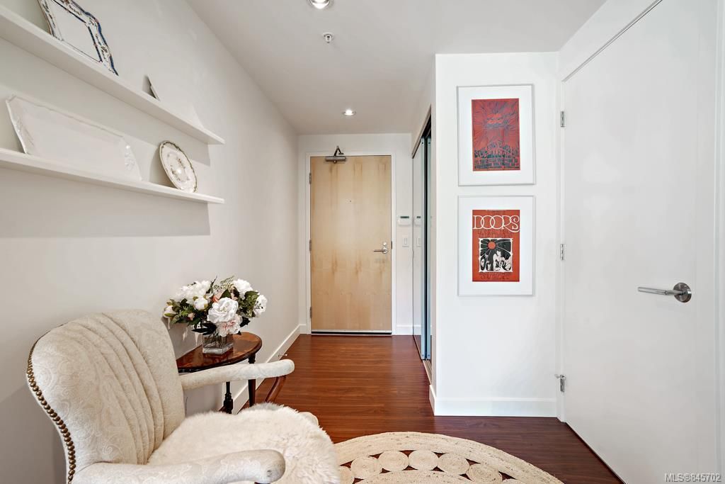 listing image 16045266760610013818