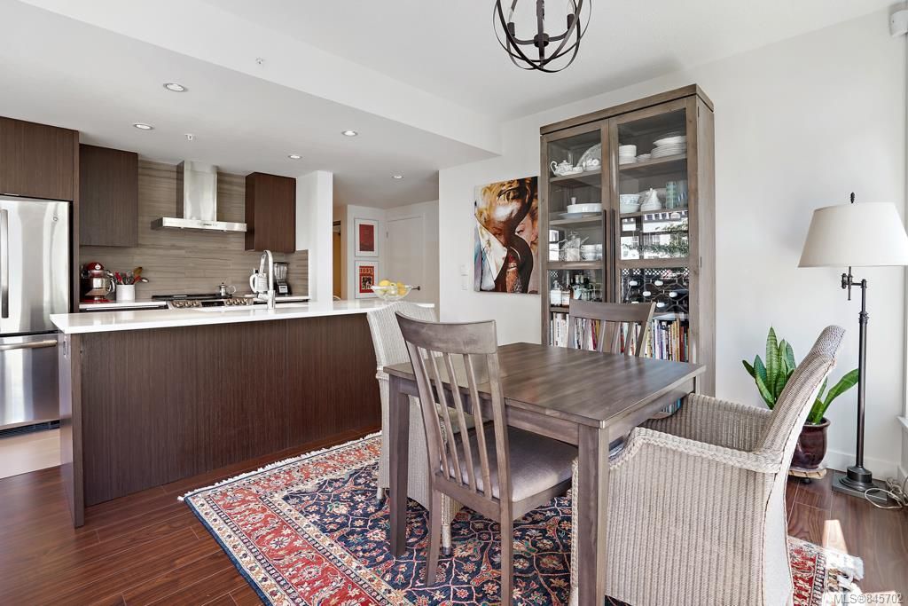 listing image 16046638901880593570