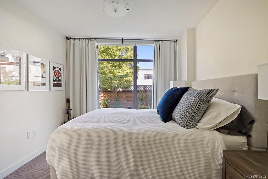 listing image 16049863558638873010