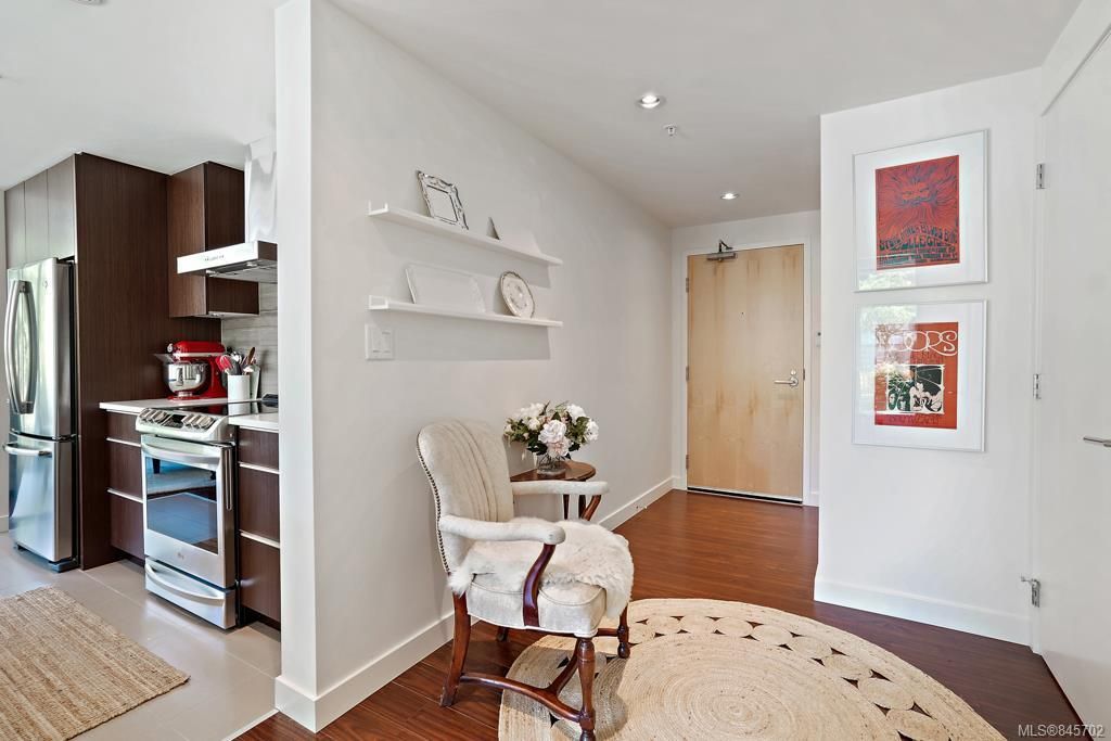 listing image 16042069540736823389