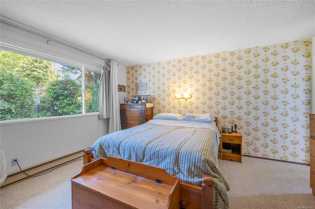 listing image 16044589601403070301