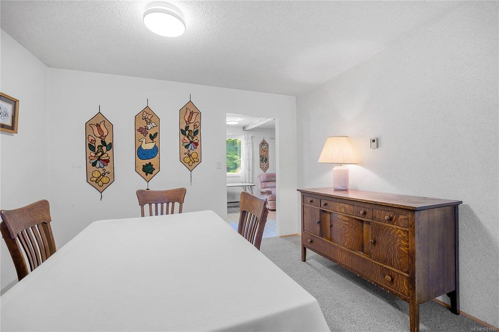 listing image 16044435243412473667