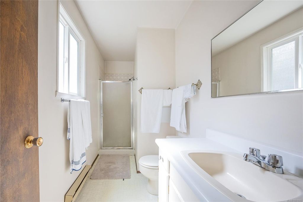 listing image 16048727175437477628