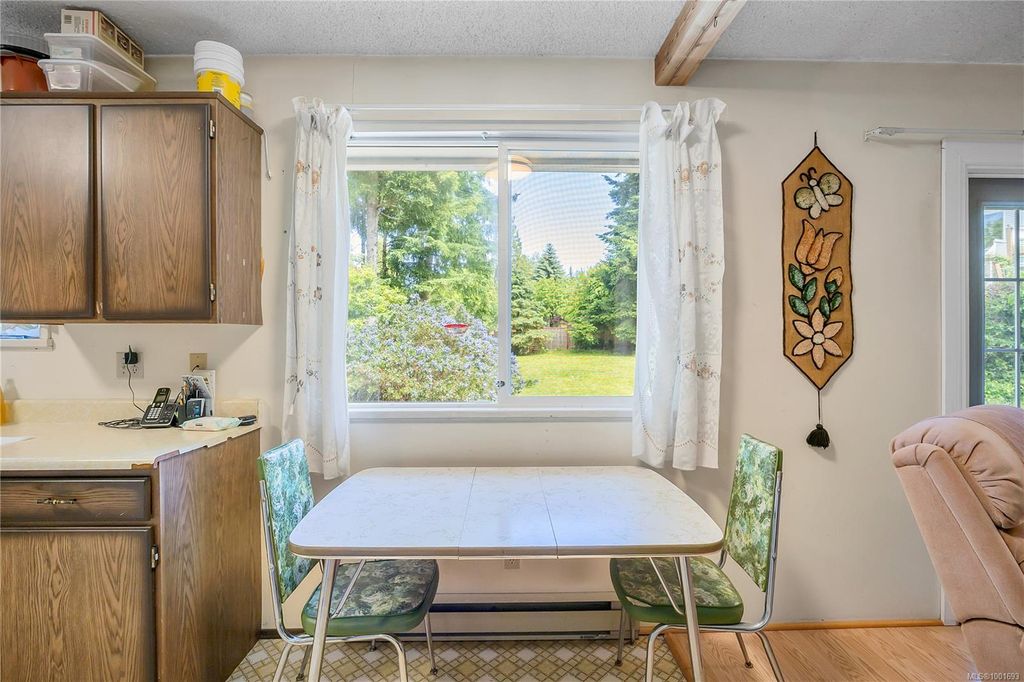 listing image 16048222186369163489