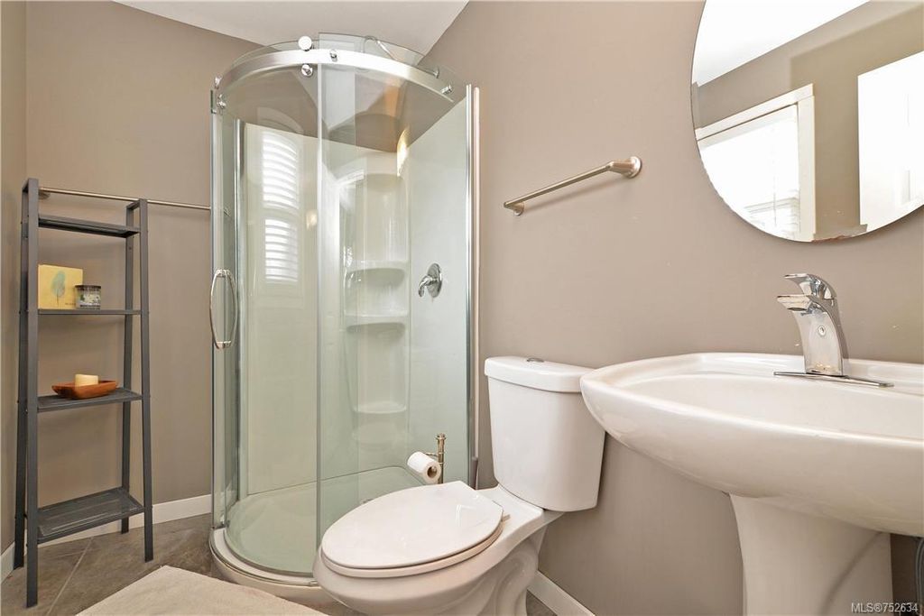 listing image 16041759681025239245