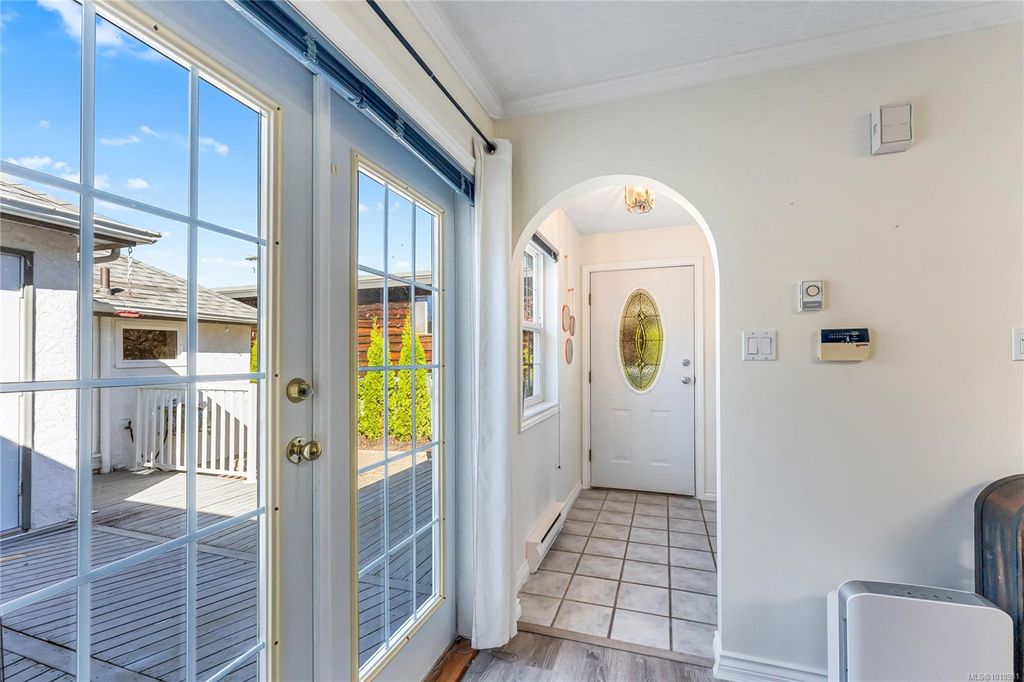 listing image 16041849052550922925