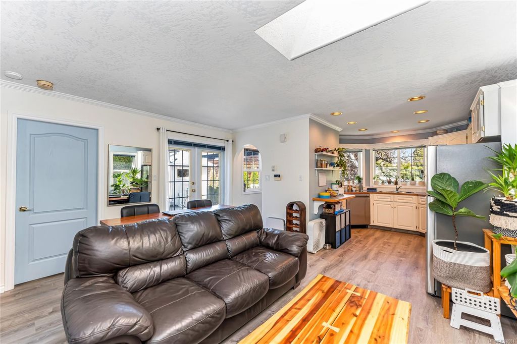 listing image 16046129336338249510