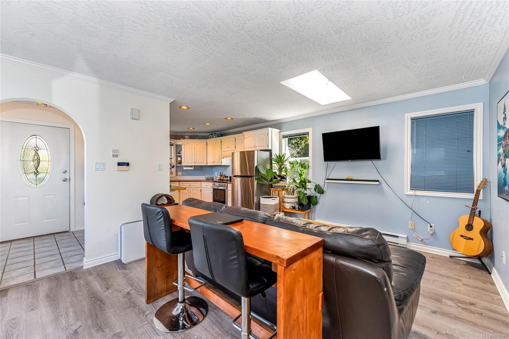 listing image 16049691083409124591