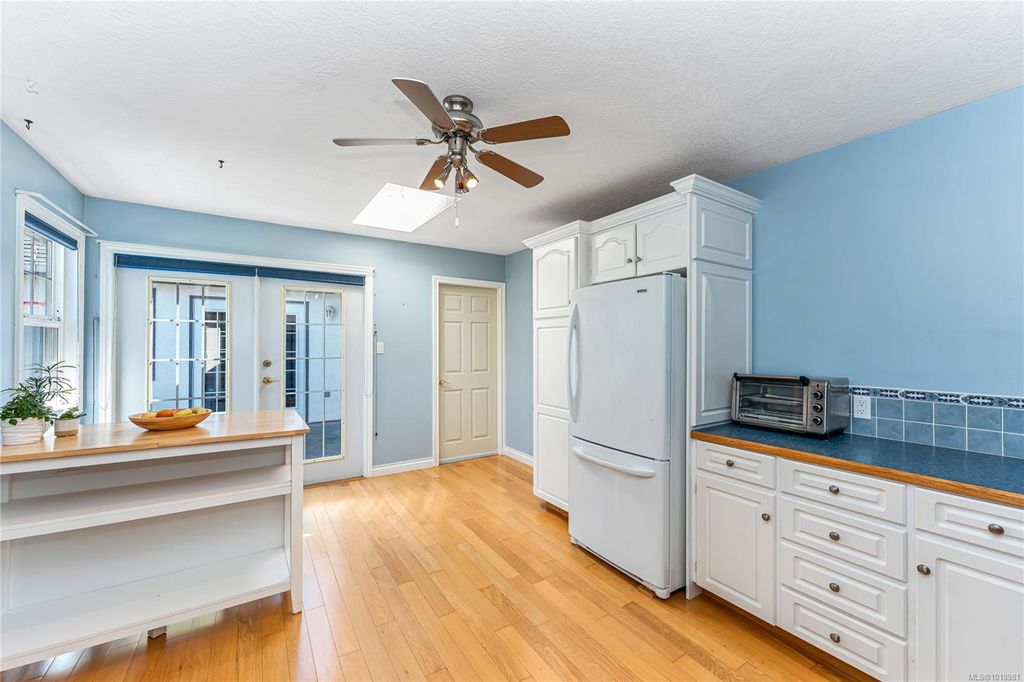 listing image 16044607059230009397