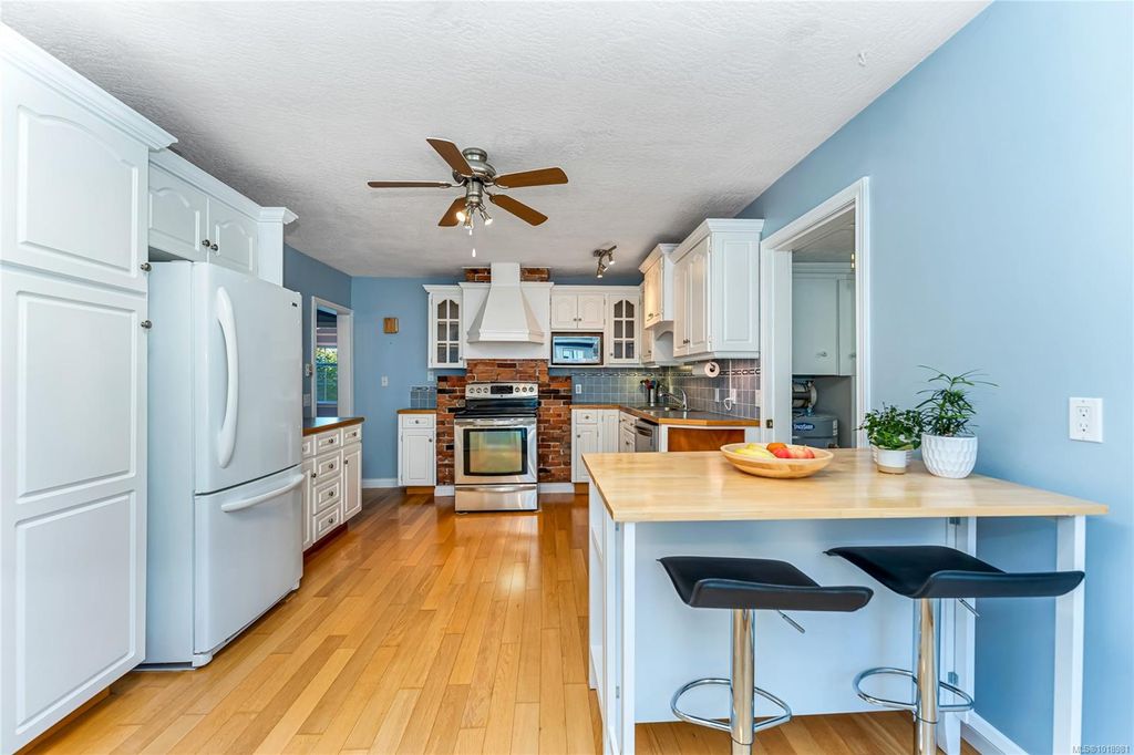 listing image 16040750389855548036