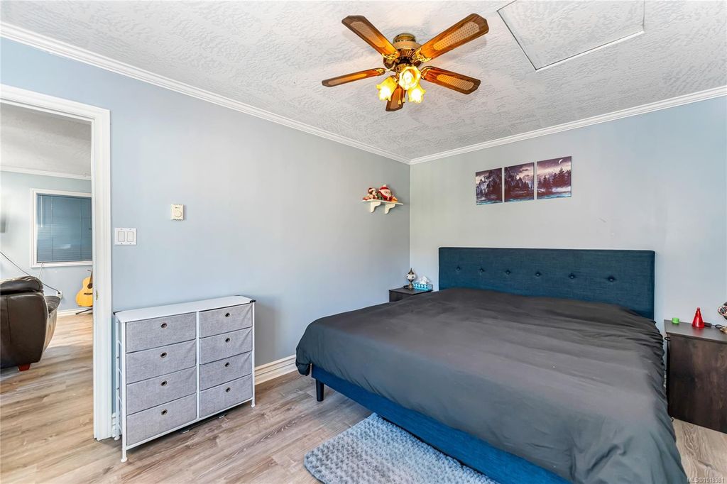 listing image 16042047036046712417