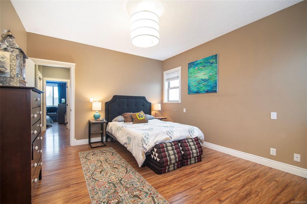 listing image 16047773478323280447