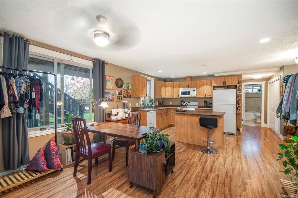 listing image 16049597190458836780