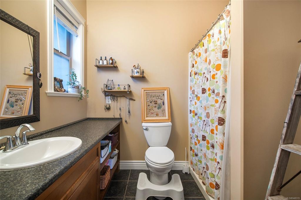 listing image 16045821878293859917