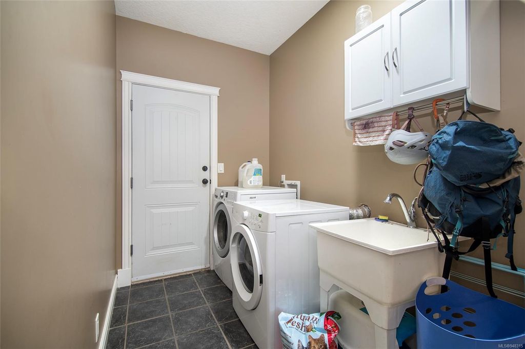 listing image 16043696716284614068