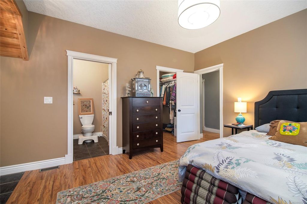 listing image 16043064612390768907