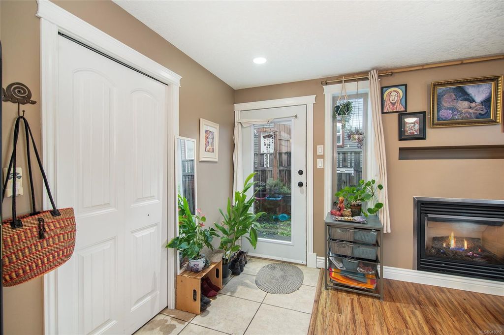 listing image 16042188546840731560