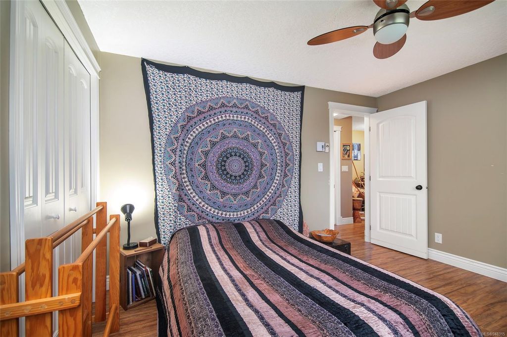 listing image 16049312752188356648