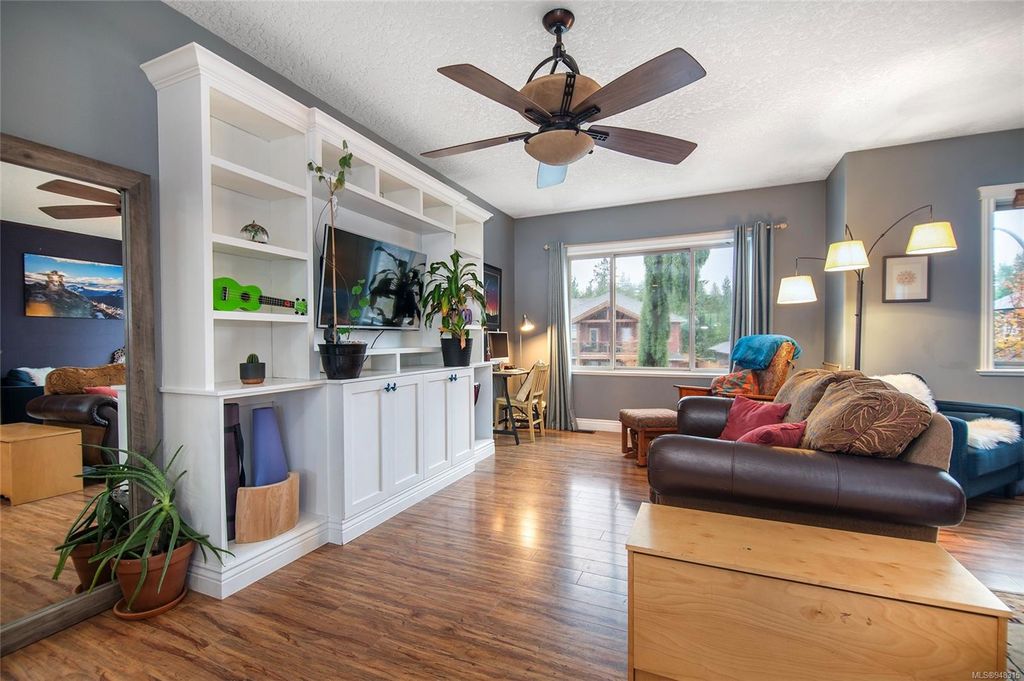 listing image 16041176807919531456