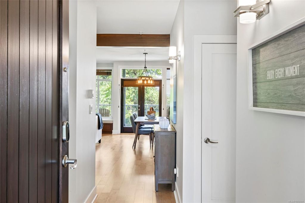 listing image 16040667202927616604