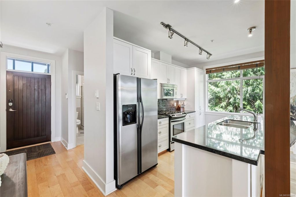 listing image 16041812414435058979