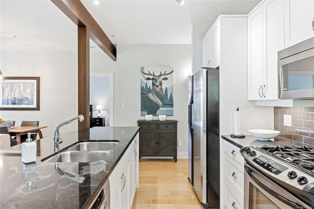 listing image 16046399559888040892