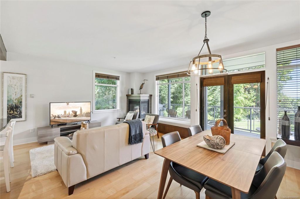 listing image 16049028702264319303