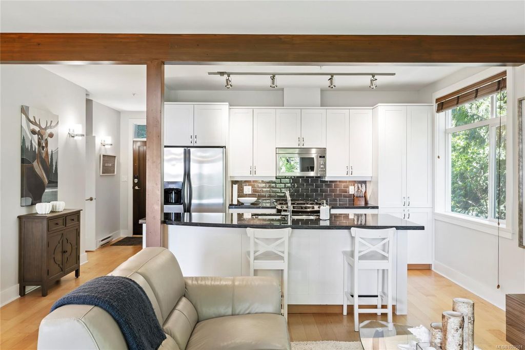 listing image 16048662696934004779