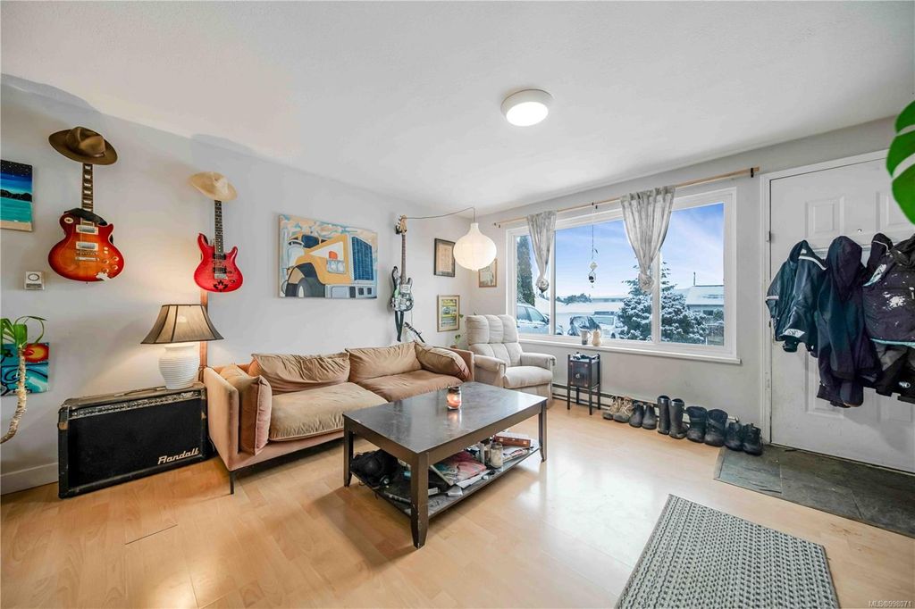 listing image 16044484267830867810