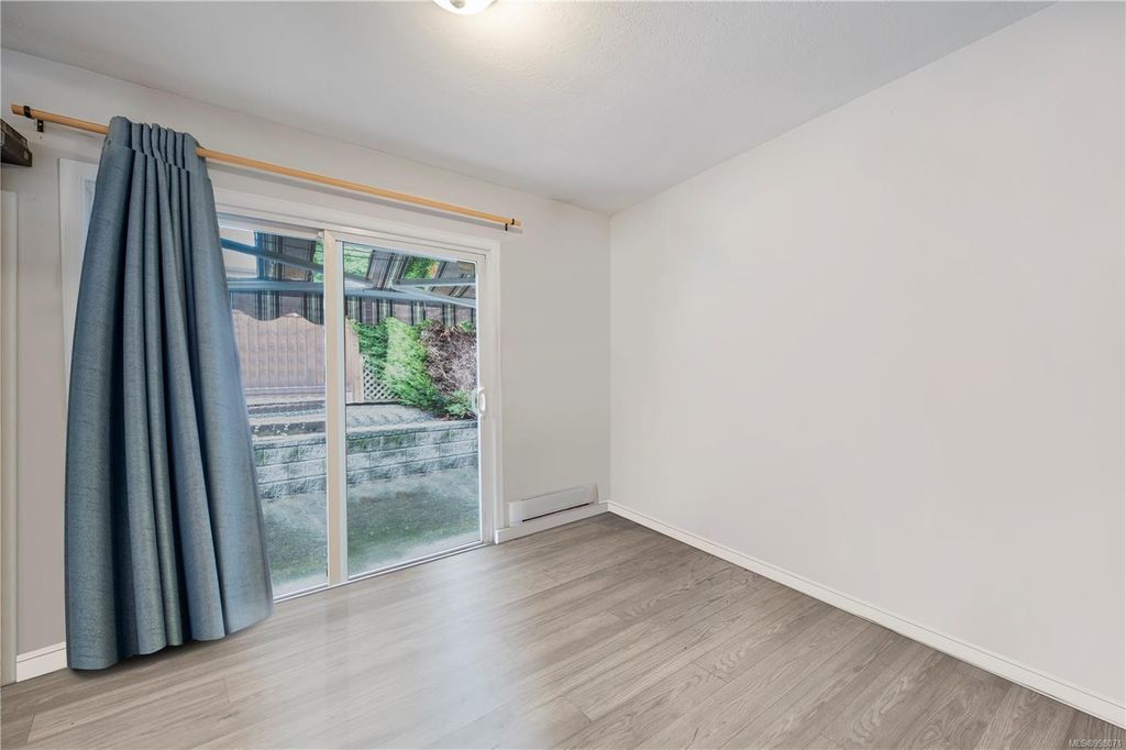 listing image 16047760081095070442