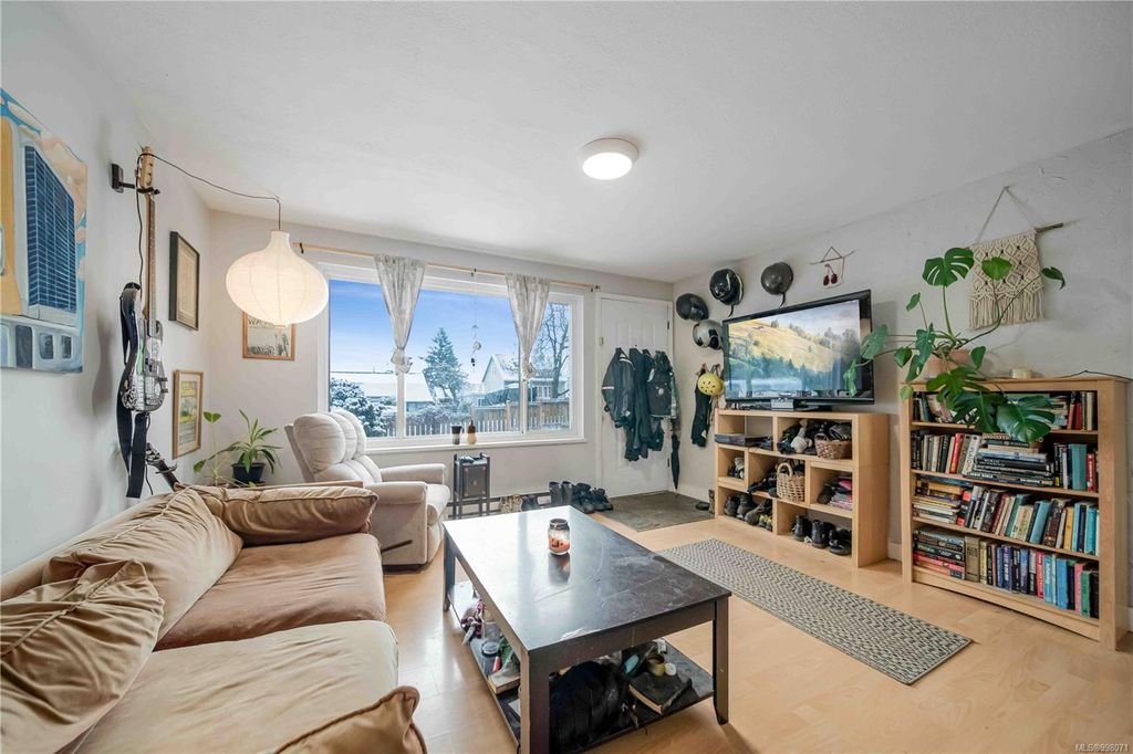 listing image 16042575973935803778