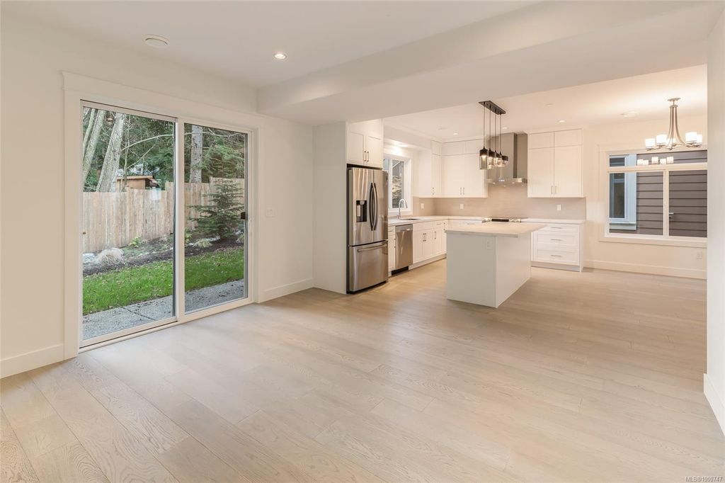 listing image 16040362695879192472