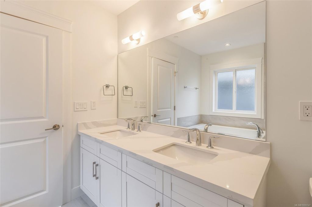 listing image 16046690989243359354