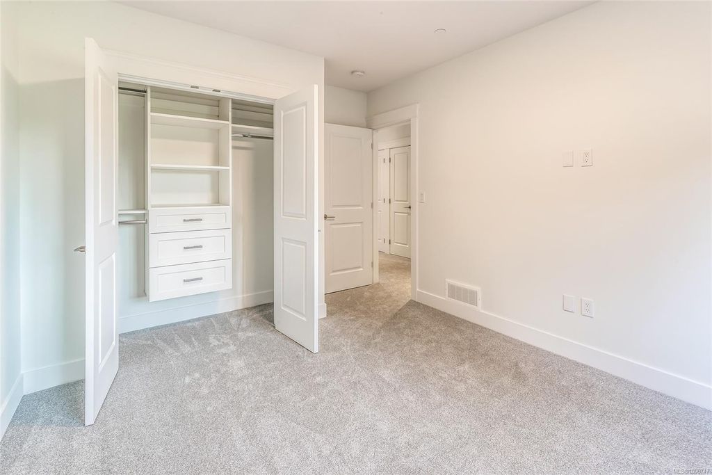listing image 16049114008994198618
