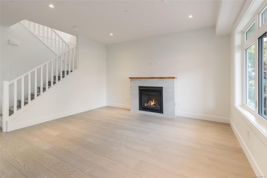 listing image 16045002851788860409