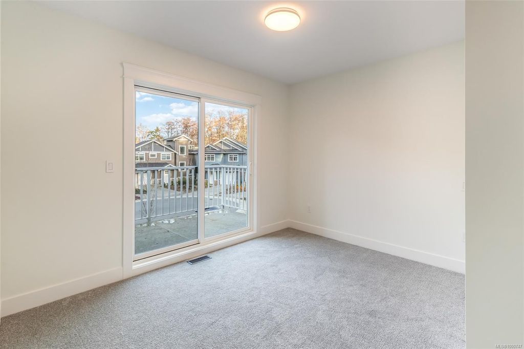 listing image 16045374839845700035