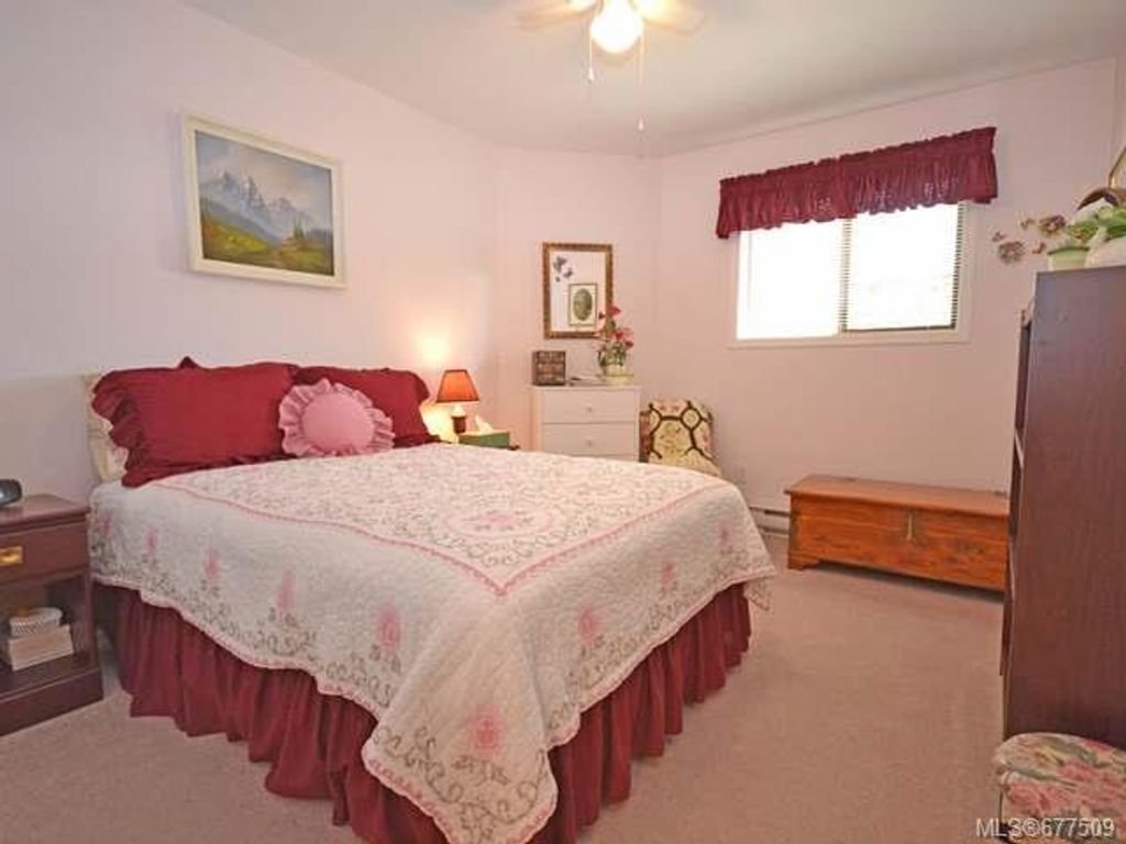 listing image 16043103986458595207