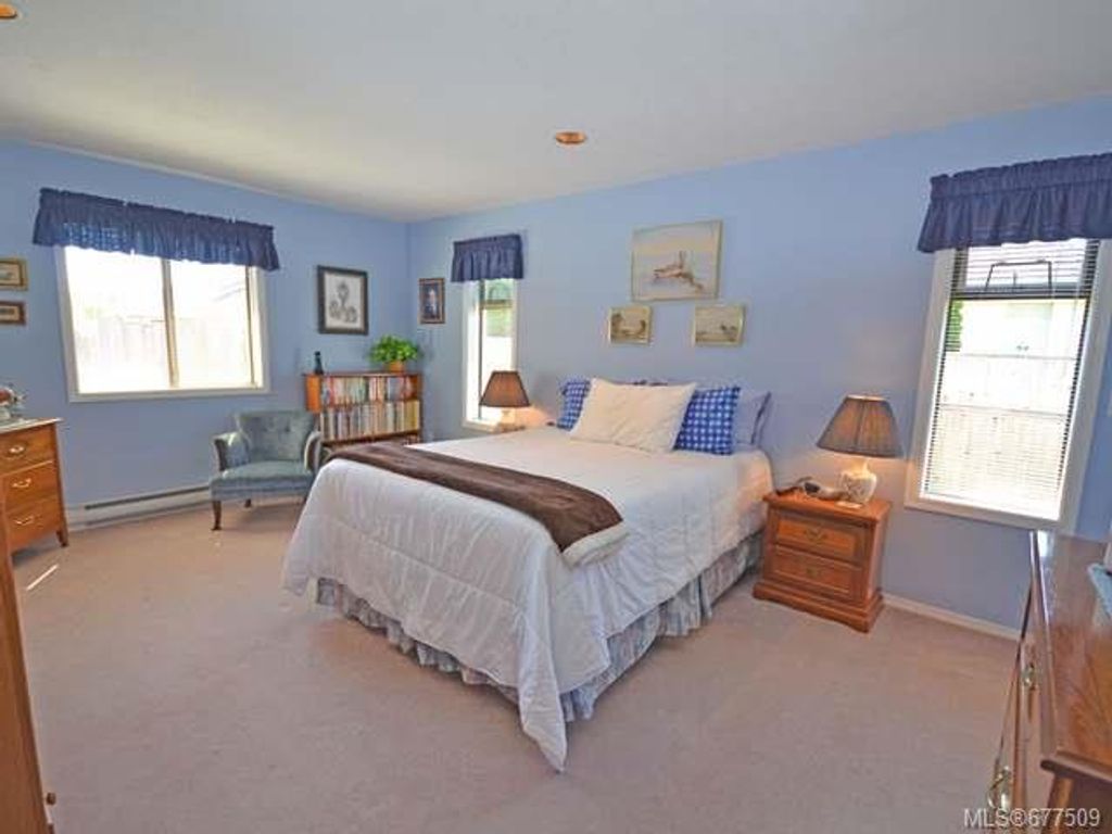 listing image 16047338743081529203