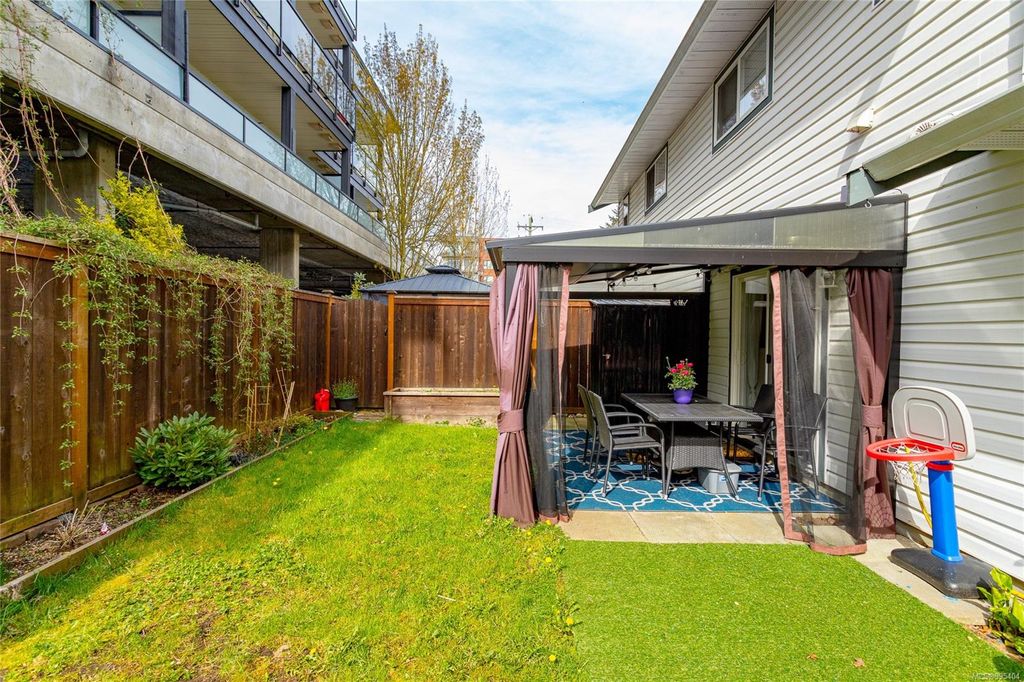 listing image 16047006126133582055