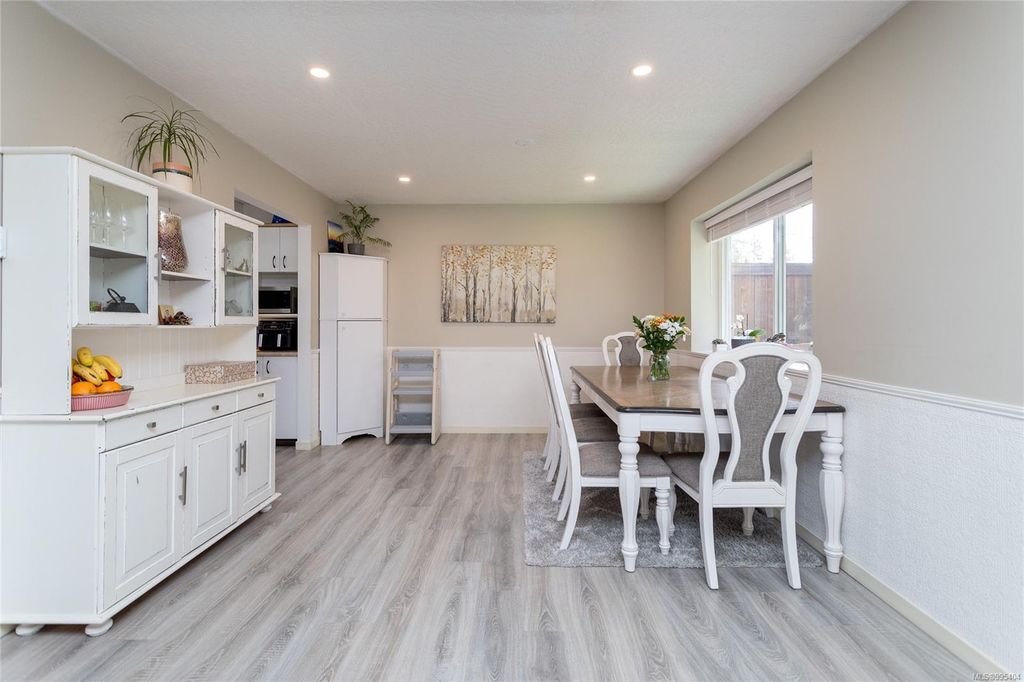 listing image 16049365293527402925