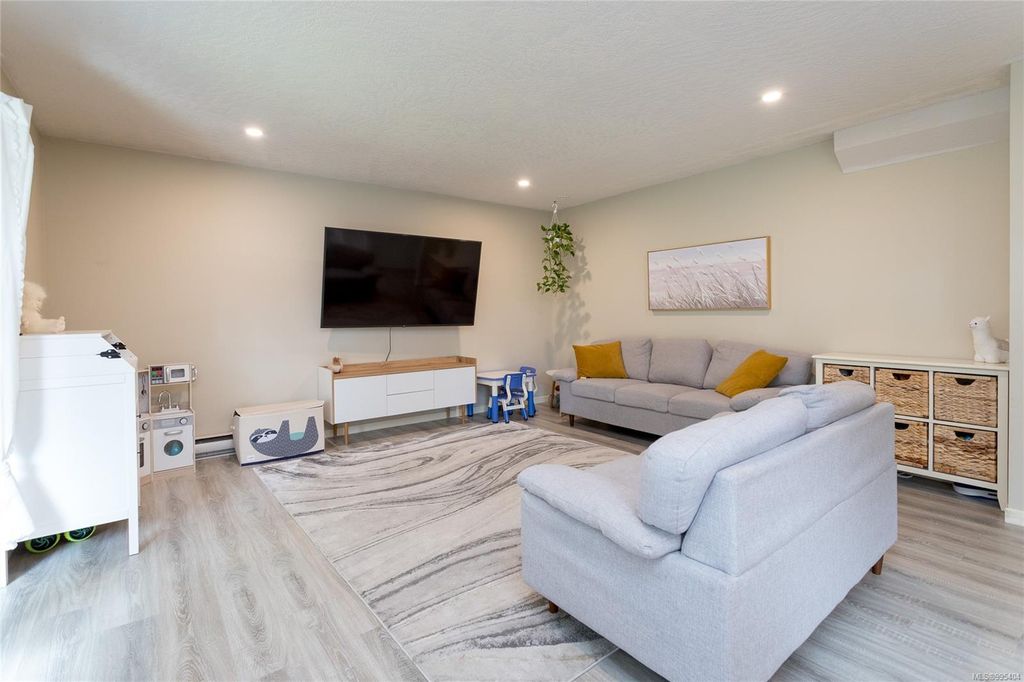 listing image 16049815964858166505