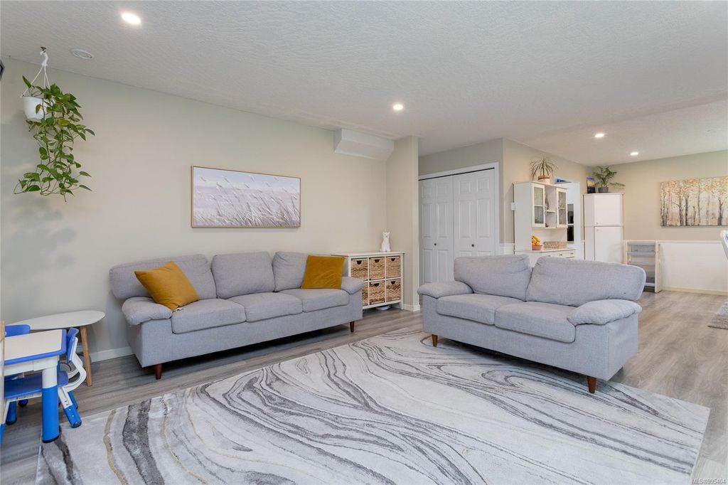 listing image 16042781926098857832