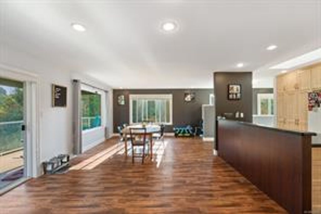 listing image 16040964151731986839