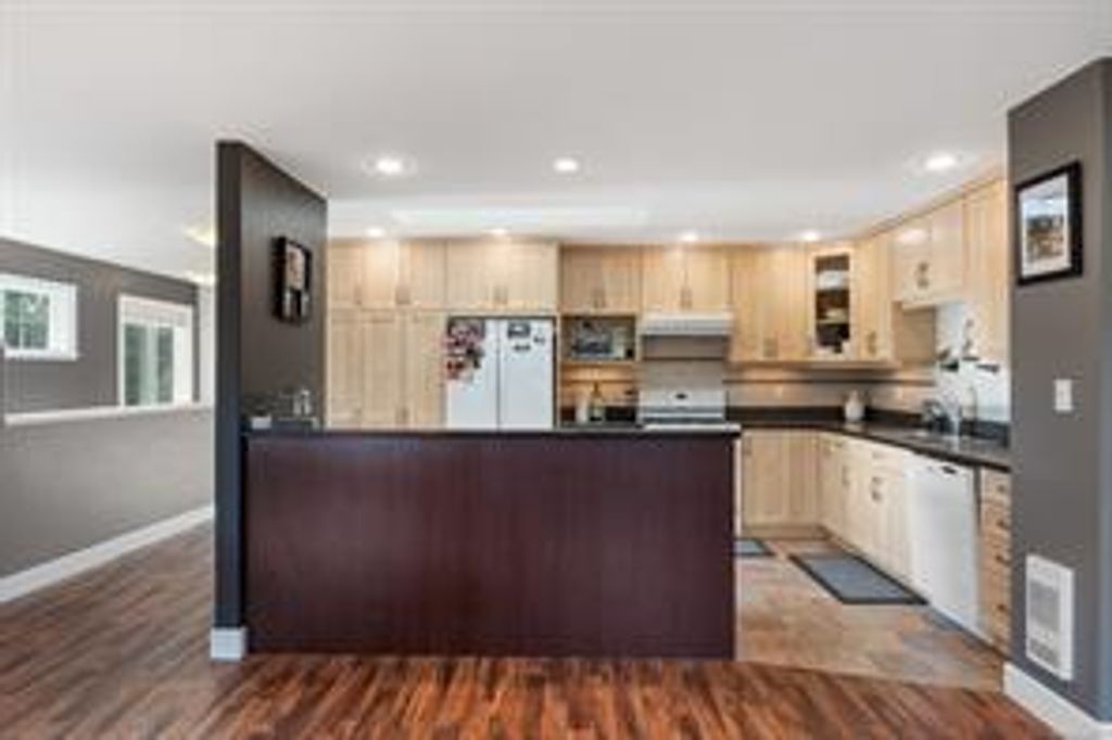 listing image 16047330616365893296