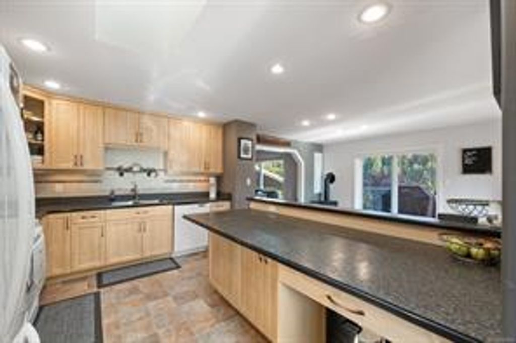listing image 16047450747777943756