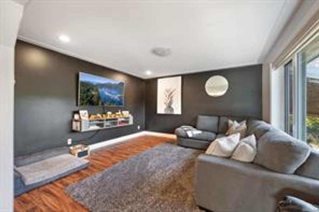 listing image 16042029069637407090
