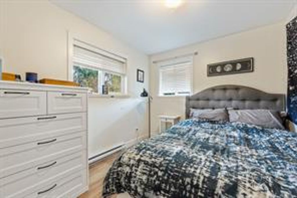 listing image 16048009779120607174