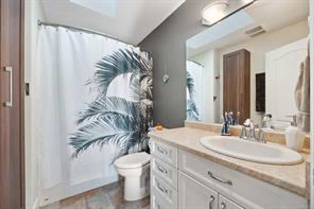 listing image 16046599860580209921
